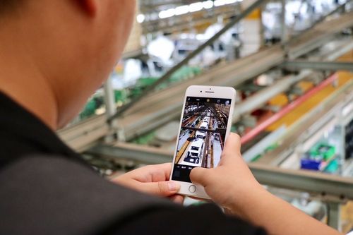 中國汽車新媒體聯盟走進一汽奔騰工廠